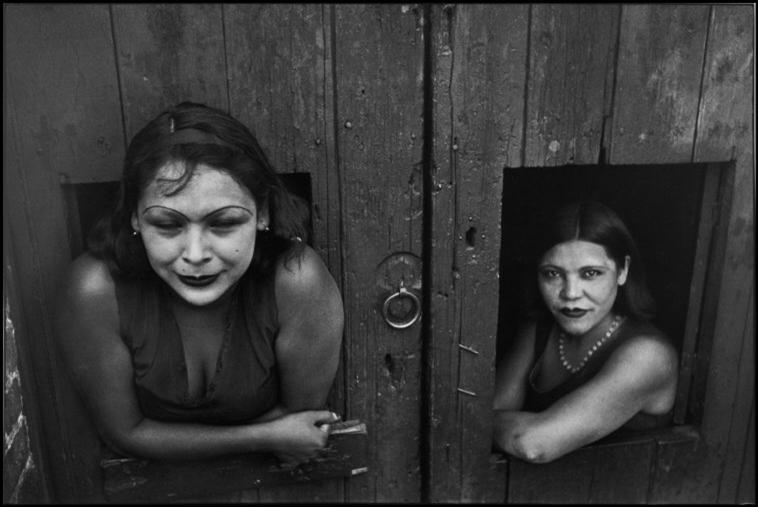 Prostitute. Calle Cuauhtemoctzin, Città del Messico, Messico 1934 © Henri Cartier-Bresson Magnum Photos