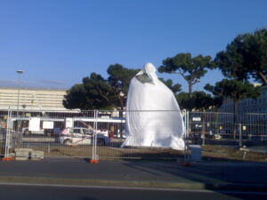 Vi piacciono le sorprese? No? E allora scoprite cosa si inaugura domani a Roma, davanti alla Stazione Termini…