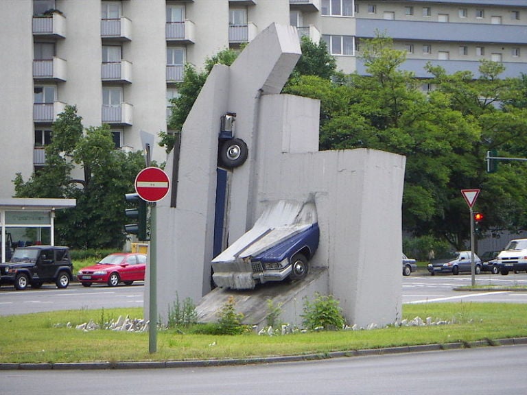 Wolf Vostell. Monumento a Berlino in Rathenau Platz 1987 Quella Biennale chiamata Fluxus