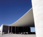 Álvaro Siza Vieira Il padiglione del Portogallo alla Trienal Internacional de Arquitectura di Lisbona del 2007 David Chipperfield incorona Álvaro Siza Vieira. Va al portoghese il Leone d’oro alla carriera della 13a Biennale Architettura di Venezia