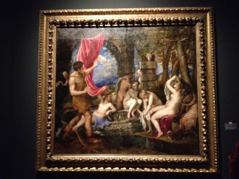 Tiziano Vecellio Diana e Atteone Tiziano alla National Gallery di Londra. Tra costumi di scena, coreografie, poesie e lo 'scandaloso' peep show di Mark Wallinger. Tutte le foto in anteprima