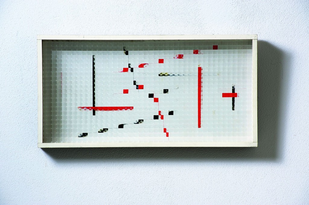 5.Reticolo frangibile rossonero 1970Oggetto ottico cineticoLegno vetro industriale 32 x 62 cm Intervista video alla grande artista Grazia Varisco 