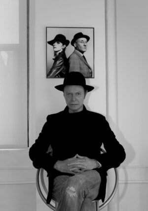 Il Duca Bianco c’è. David Bowie compie 66 anni e festeggia insieme a Tony Oursler: disco nuovo in arrivo e intanto un video a quattro mani