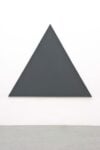 AC 2012 triangle painting 164x189cm copia “Come quando si pittura una porta”. Alan Charlton a Napoli