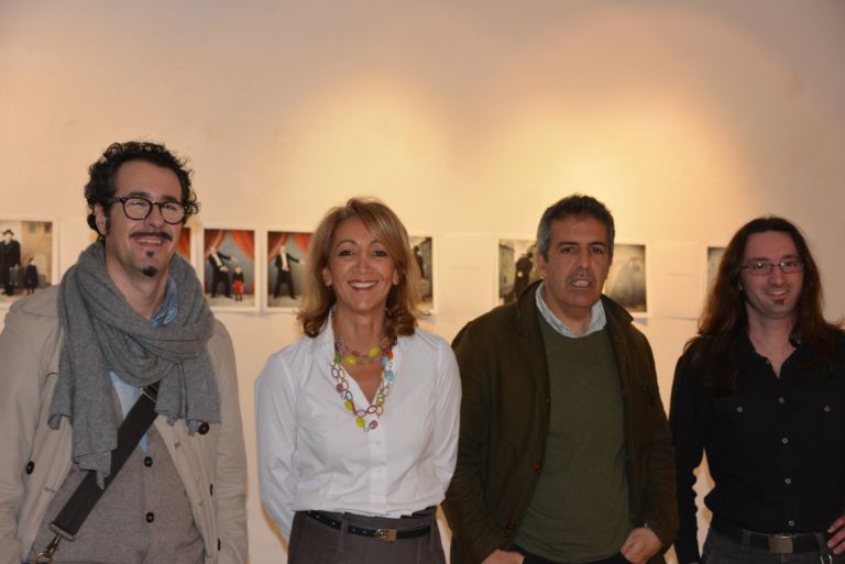 PhC Capalbiofotografia Festival 2013 da sinistra Francesco Minucci Maria Concetta Monaci Marco Delogu David Schivo Fotografia o pittura? Nel weekend maremmano si inserisce anche la quinta dizione del festival Capalbiofotografia: ecco qualche immagine dall’opening