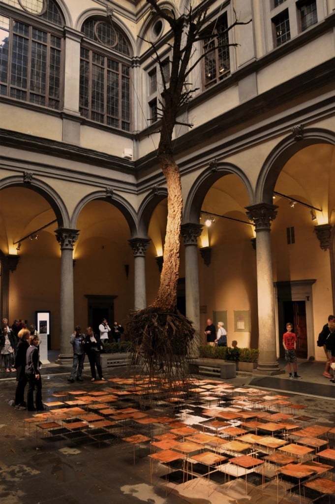 La fragilità e la potenza di una quescia. Volante. Con la Notte Bianca fiorentina si inaugura la grande installazione di Federico Gori a Palazzo Strozzi: ecco qualche immagine…