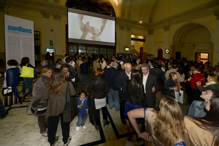 Bianco Valente Relational Stazione di Mergellina Napoli Altro spazio altro tempo Video foto Mexico Photographics Le nostre reti? Analisi sulla società 2.0. A Napoli l’ultimo progetto “relazionale” di Bianco-Valente: ecco il fotoreport dell’opening alla Stazione di Mergellina