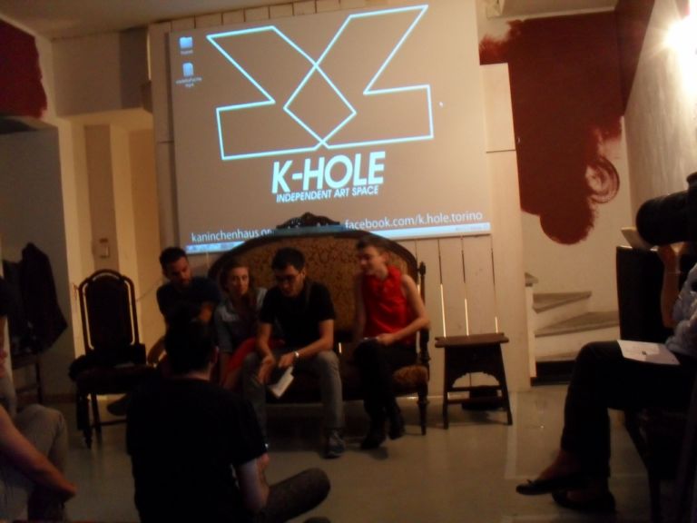 Da sx Alan Sardella Stefania Crobe Karl Logge e Marta Romani Coppie di artisti a Torino, con curatore al seguito. Torna viadellafucina, il format targato Kaninchen-Haus. Mostra, eventi e residenze da K-HOLE, spazio-incubatore