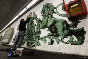 La metropolitana di Roma? Si trasforma in museo. Lucamaleonte, Tellas, Andreco, Eron, Jaz: cinque street artist completano i murales della stazione Spagna