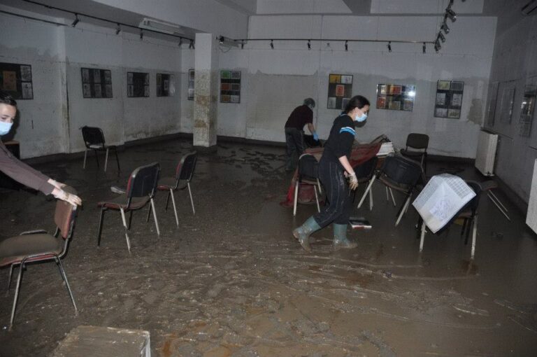 Museo Regionale di Doboju foto Nemanja Micevic Se l’arte corre in soccorso dei Balcani colpiti dalla catastrofe dell’alluvione. Centri d’arte, musei, collettivi, singoli artisti: vi raccontiamo l’inedita mobilitazione