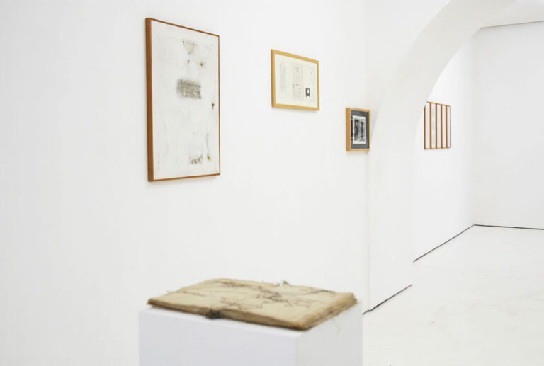 Viaggio al termine della parola veduta della mostra alla Galleria Tiziana Di Caro Salerno 2014 – Courtesy Galleria Tiziana Di Caro 12 Scambio aperto fra arte e scrittura. A Salerno