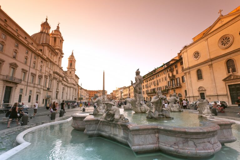 Piazza Navona Roma Tempi duri per i pittori di strada romani. A Piazza Navona da oggi solo i migliori. E se a sceglierli fosse Achille Bonito Oliva?