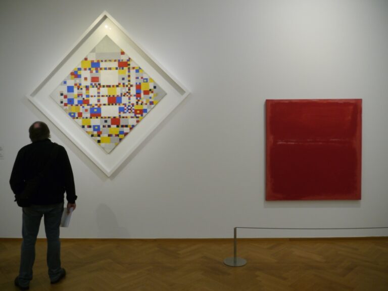 Mondrian ospita Rothko Mark Rothko incontra Piet Mondrian all’Aia. Fotogallery dalla mostra al Gemeentemuseum: le due vie dell’astrattismo convergono nel tempio di De Stijl