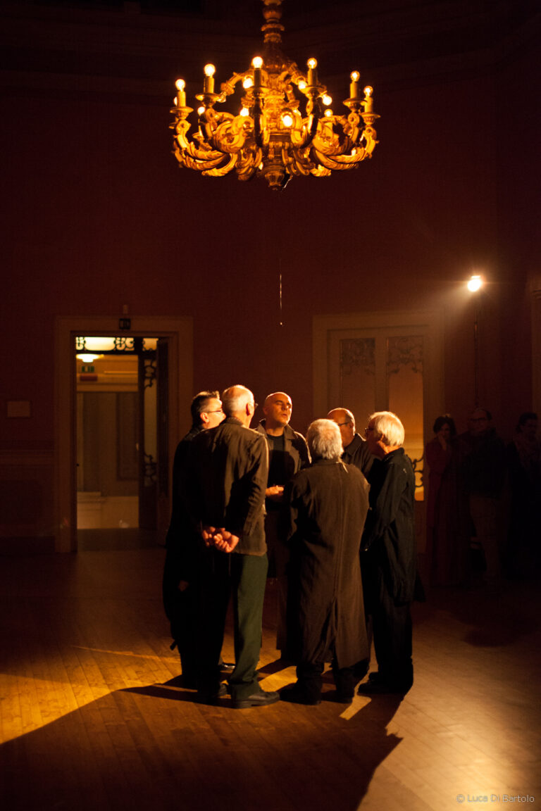 Roberto Paci Dalò ll grande bianco Teatro Valli Reggio Emilia 9 Roberto Paci Dalò, Paolo Rosa e la Grande Guerra. Tante immagini dalla prima assoluta de ll grande bianco, al Teatro Valli di Reggio Emilia