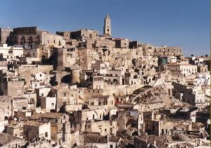 Saranno le 5 città sconfitte da Matera 2019 le Capitali italiane della cultura per il 2015. E per gli anni successivi? Ecco l’elenco delle 24 candidate, alle due vincitrici 1 milione di euro