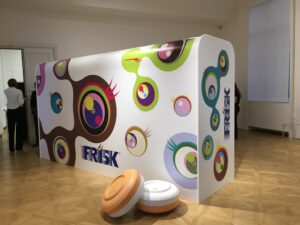 Takashi Murakami, designer di… caramelle. Menta, ciliegia o frutti esotici? Ecco le Frisk in edizione limitata