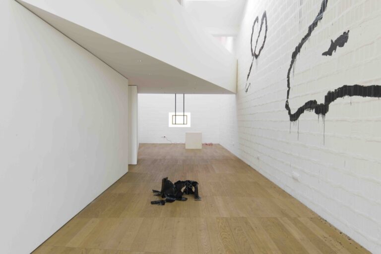 Rebecca Moccia, Sempre più di questo, installation view, 2015, courtesy l'artista e Galleria Massimodeluca