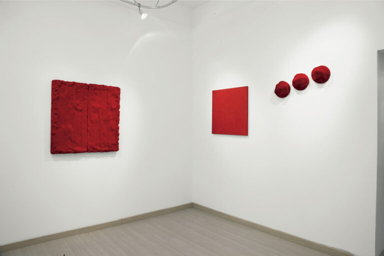 Pino Pinelli – Antologia rossa - veduta della mostra presso Dep Art, Milano 2015