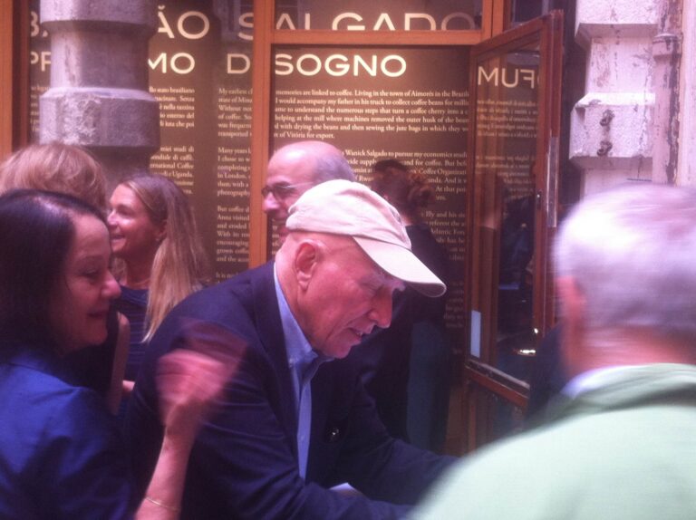 Sebastiao Salgado Fondazione Bevilacuqa La Masa Venezia 2 Venezia Updates: il senso di Sebastiao Salgado per il caffè. Alla Fondazione Bevilacqua La Masa la mostra che mette a nudo le condizioni di lavoro nelle piantagioni, ecco le immagini