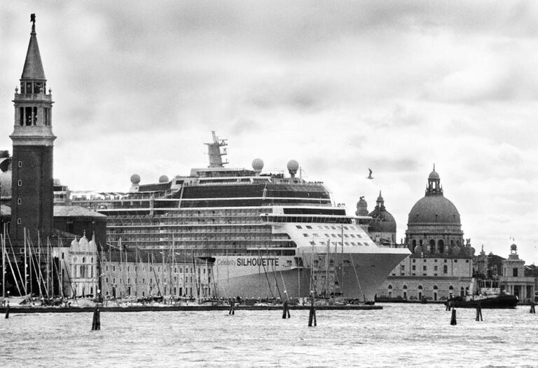 Gianni Berengo Gardin, Mostri a Venezia, 2013, courtesy of Fondazione Forma, Milano