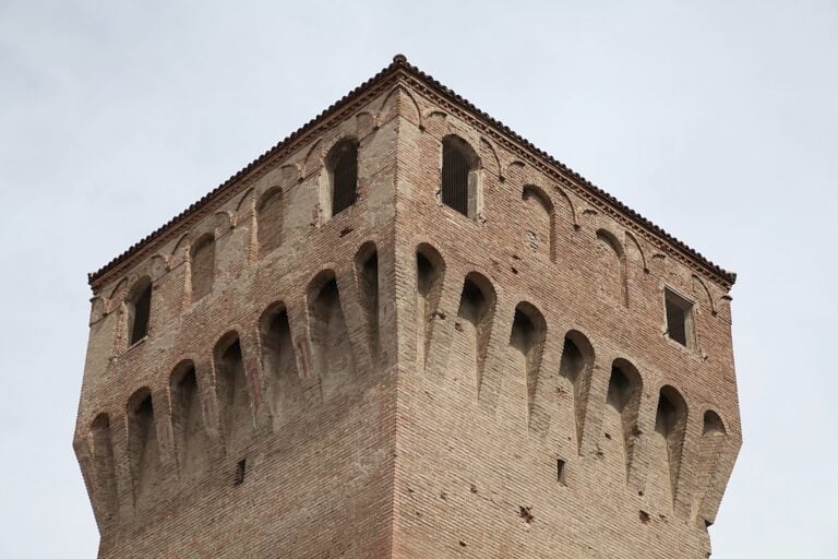 La Torre del Pennello dopo il Restauro A Vignola la Rocca torna agli antichi splendori. Con i restauri, parte un progetto di studio e rivalutazione, mentre le pitture murali si accendono di luce