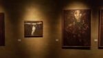 Ida Barbarigo Erme e Saturni veduta della mostra presso Palazzo Fortuny Venezia 2015 Immagini da Palazzo Fortuny a Venezia, con un nuovo poker di mostre al femminile. Quattro donne illustri, accomunate da un’energia creativa senza limiti