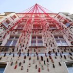 Il Christmas Tree di Chiharu Shiota Presepe batte albero di Natale? Ma il Christmas Tree continua a stimolare tanti artisti, da Chiharu Shiota a Paul McCarthy: eccone una fotogallery...