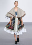 Viktor Rolf AW15 Wearable Art collection dezeen 468 21 Arte da indossare di Viktor & Rolf: Van Gogh bucolico, cornici trasformate in cappe e Picasso con lo strascico