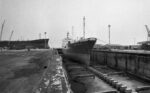 Mario Dondero, La nave Elisabetta Montanari nel Cantiere Mecnavi, marzo 1987