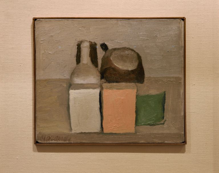 9.Morandi Natura morta 1956 FGP5133 00087 Arte in vacanza. Giorgio Morandi e Vincenzo Agnetti nel verde dell'Abruzzo