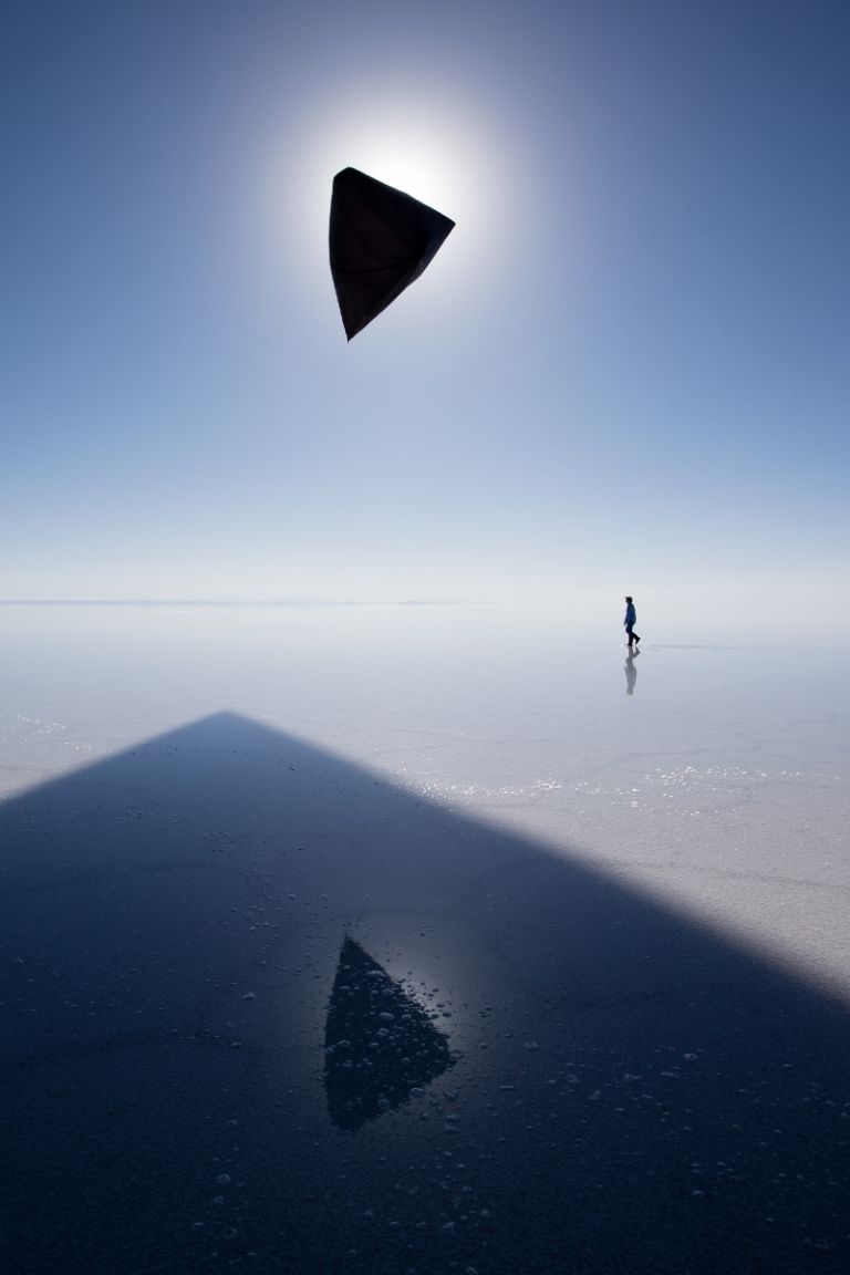 Tomás Saraceno, Eclipse of Aerocene Explorer, 2016, Performance Salar de Uyuni, Bolivia, Photo Studio Tomás Saraceno, 2016 (2) (800x1200)