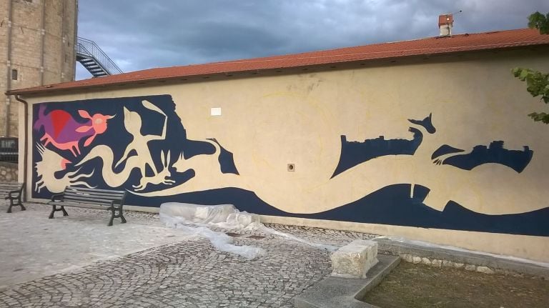 Murales in lavorazione di Gio Pistone per il festival Borgo Universo, Aielli.