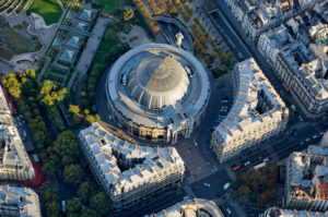 Il Comune di Parigi spende 86 milioni per l’edificio che ospiterà il museo Pinault. Ed è polemica