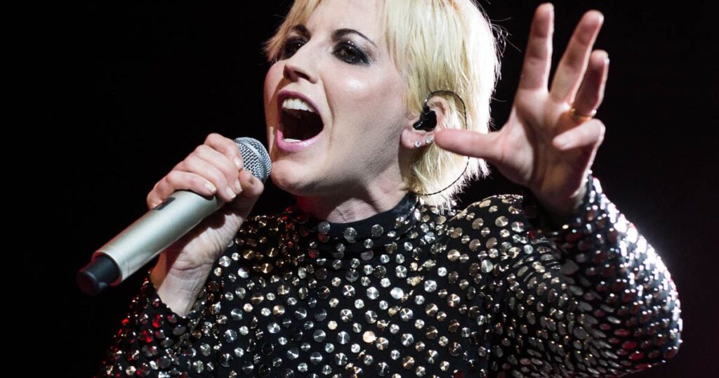 Morta Dolores O’Riordan, la cantante dei Cranberries. Aveva solo 46 anni