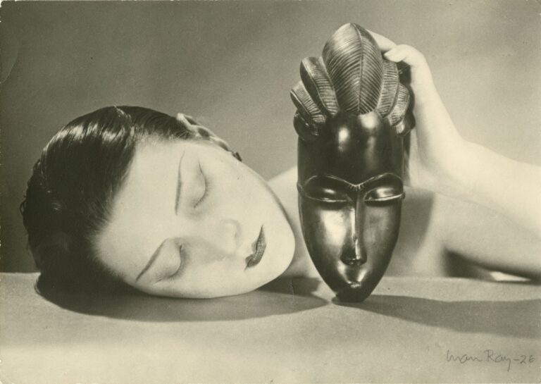 Man Ray, Noire et Blanche, 1926 (um 1970) Silbergelatineprint Privatbesitz, Courtesy Galerie 1900 2000, Paris © MAN RAY TRUSTBildrecht, Wien, 2017