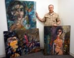 Don Hrycyk con alcuni dipinti rubati e recuperati dal LAPD Art Theft Detail