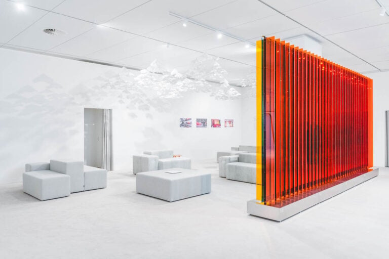 Installation view of UBS Lounge with works from the UBS Art Collection courtesy of the artist Carlos Cruz Diez c Cruz Diez Adagp 2018 6 UBS e Art Basel. Il matrimonio svizzero lungo 25 anni tra una mega banca e una mega fiera