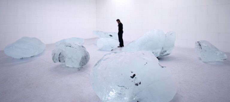 Olafur Eliasson, Your waste of time, 2006. Installation view at neugerriemschneider, Berlin, 2006. Photo Jens Ziehe