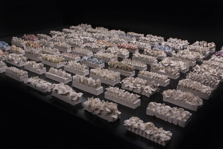 Interlocking, 2016, 80 porcelain sculpture dimension variable