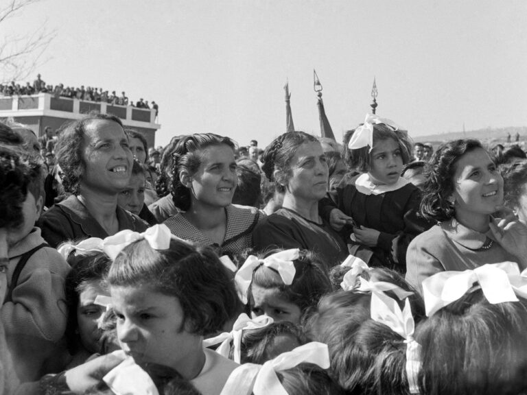 Comizio di De Gasperi in Calabria, 1952. Photo Archivio storico Luce