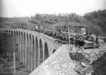 Pranzo su viadotto appena costruito. Bucine (AR). Fondo Vestri Biblioteca Comunale Montevarchi