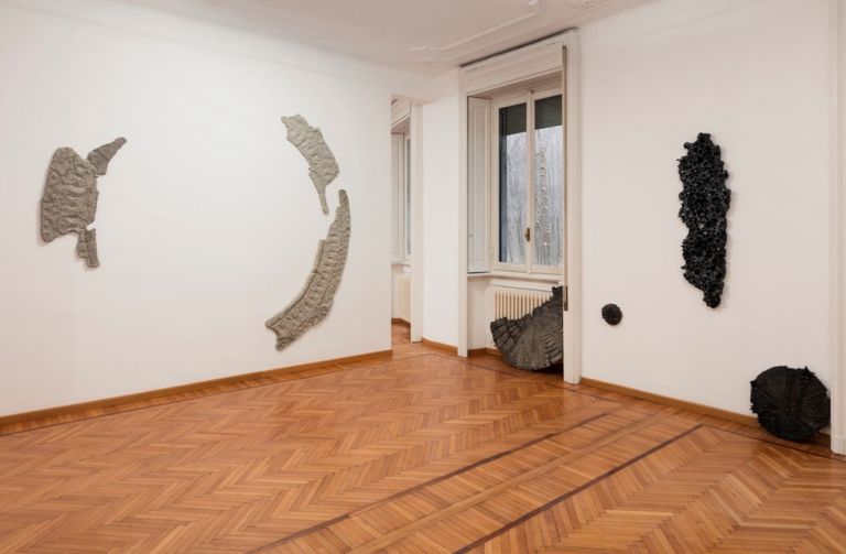 Federico Tosi. Goodbye bye bye. Installation view at Galleria Monica de Cardenas, Milano 2019. Courtesy Monica De Cardenas, Milano. Photo Andrea Rossetti