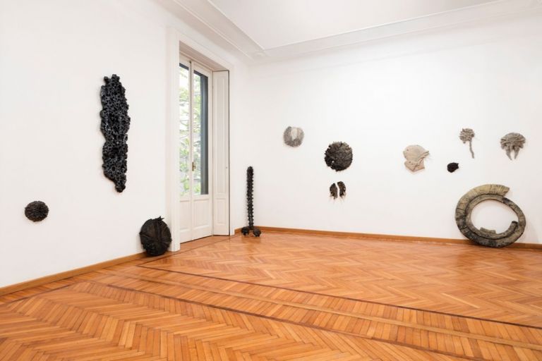 Federico Tosi. Goodbye bye bye. Installation view at Galleria Monica de Cardenas, Milano 2019. Courtesy Monica De Cardenas, Milano. Photo Andrea Rossetti