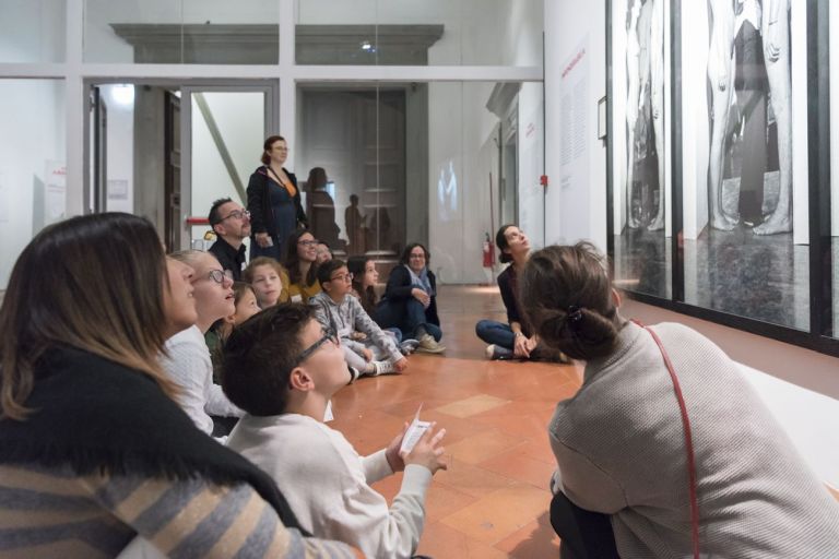 Laboratorio per famiglie durante la mostra Marina Abramović. The Cleaner. Courtesy Fondazione Palazzo Strozzi. Photo Giulia Del Vento