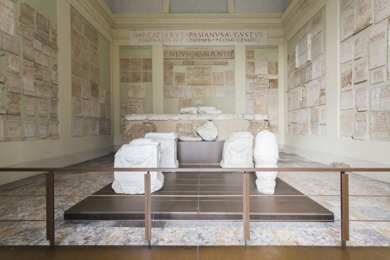 Tempio Capitolino di Brescia, foto di Giovanna Silva dei quattro edifici in mostra. Courtesy la Triennale di Milano