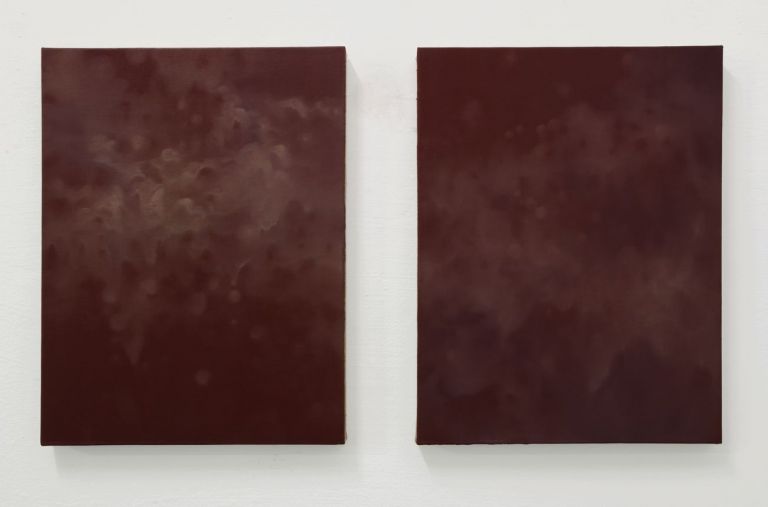 Giulio Saverio Rossi, Fluidi, 2018, ossido di ferro, cobalto e nichel su lino, 45 x 35 cm (ciascuno)