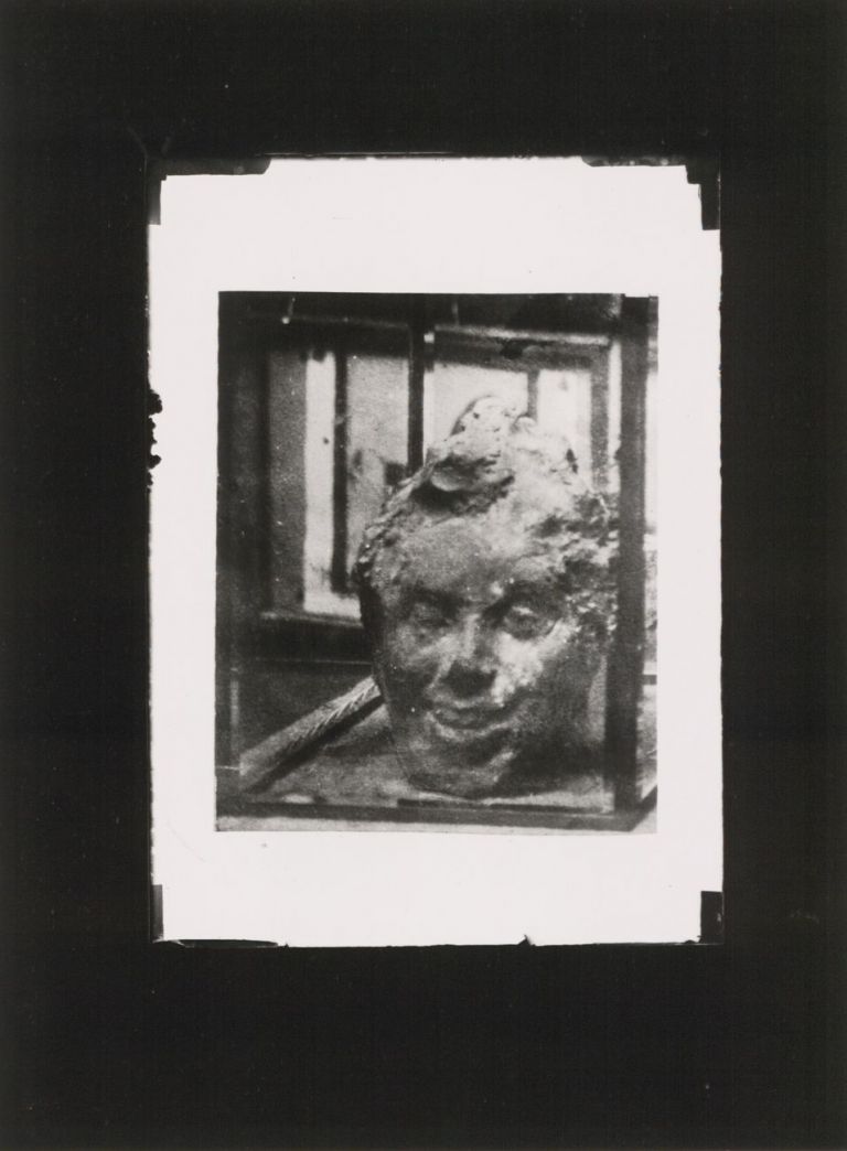 Medardo Rosso, Ragazza che ride, s.d.. stampa moderna a contatto, collezione privata