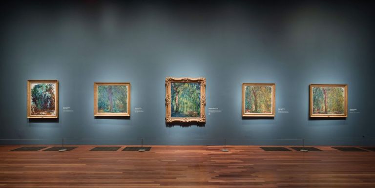 Monet. The Late Years. Installation view at de Young museum, San Francisco 2019. Photo Drew Altizer. Image courtesy of the Fine Arts Museums of San Francisco