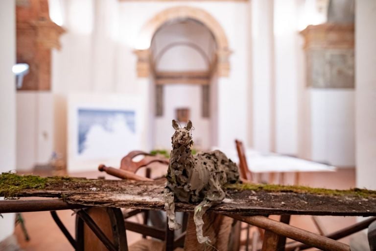 Un'opera di Bekhbaatar Enkhtur realizzata durante la mostra La pratica quotidiana, Oratorio di San Sebastiano, Forlì 2019. Photo Gianluca Camporesi