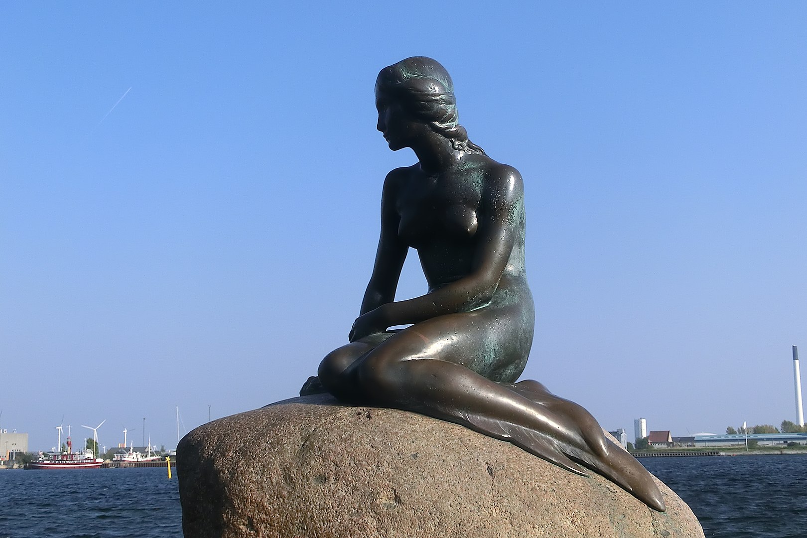 La Sirenetta di Edvard Eriksen 1913 Copenhagen Polemiche sulla Sirenetta nera. Walt Disney sceglie un’afroamericana per il film